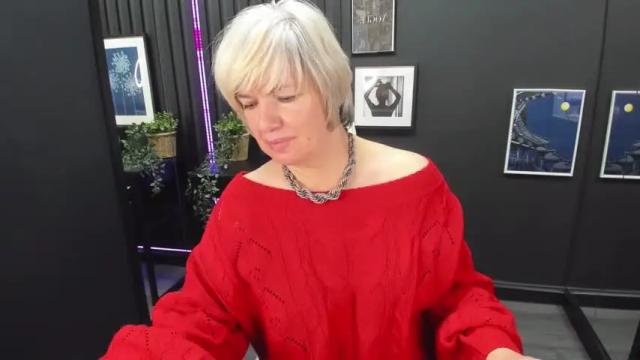 Image 7 of carmensoft Stream on Chaturbate on 19 months ago