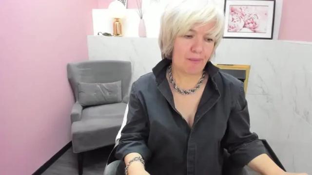 Image 12 of carmensoft Stream on Chaturbate on 19 months ago