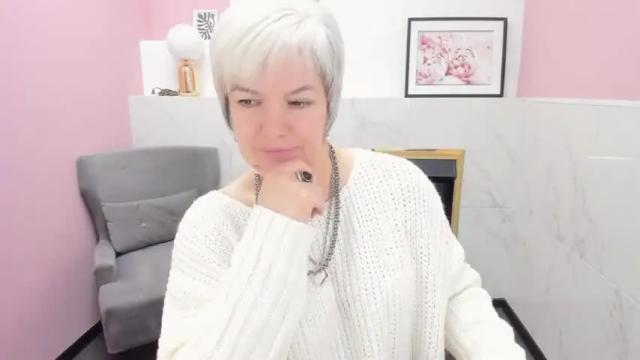 Image 11 of carmensoft Stream on Chaturbate on 18 months ago