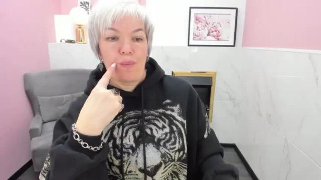 Image 3 of carmensoft Stream on Chaturbate on 18 months ago