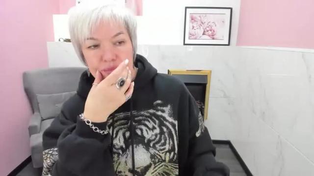 Image 4 of carmensoft Stream on Chaturbate on 18 months ago