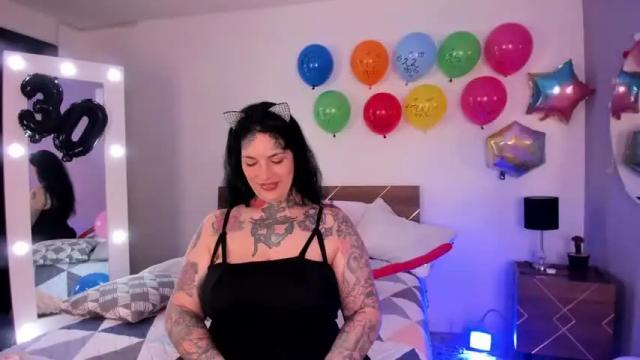 Image 6 of carmillaross Stream on Chaturbate on 14 months ago