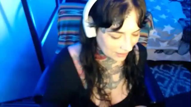 Image 6 of carmillaross Stream on Chaturbate on 1 month ago