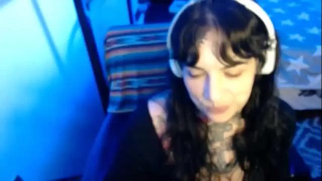 Image 8 of carmillaross Stream on Chaturbate on 1 month ago