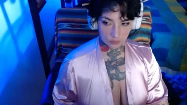 Image 2 of carmillaross Stream on Chaturbate on 1 month ago
