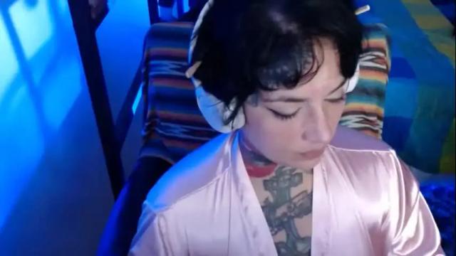 Image 3 of carmillaross Stream on Chaturbate on 1 month ago