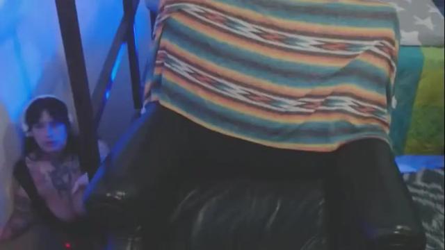 Image 8 of carmillaross Stream on Chaturbate on 1 month ago