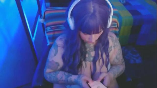 Image 2 of carmillaross Stream on Chaturbate on 1 month ago