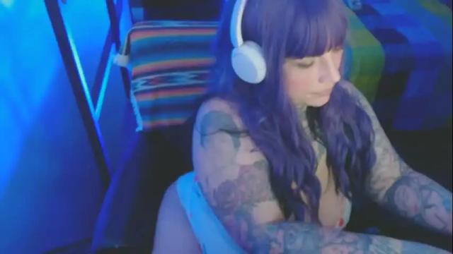 Image 3 of carmillaross Stream on Chaturbate on 1 month ago