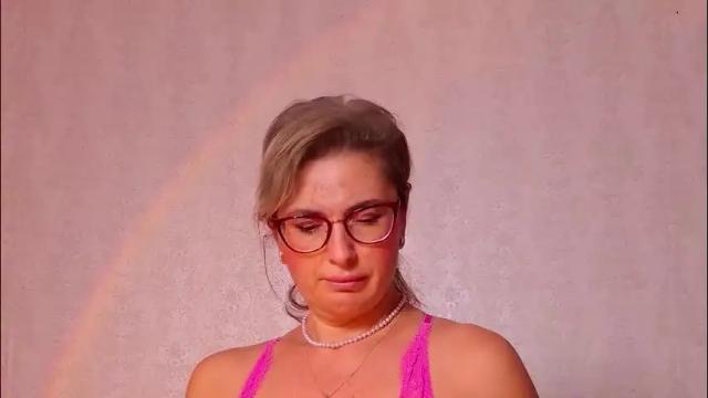 Image 10 of carojhones Stream on Chaturbate on 2 months ago