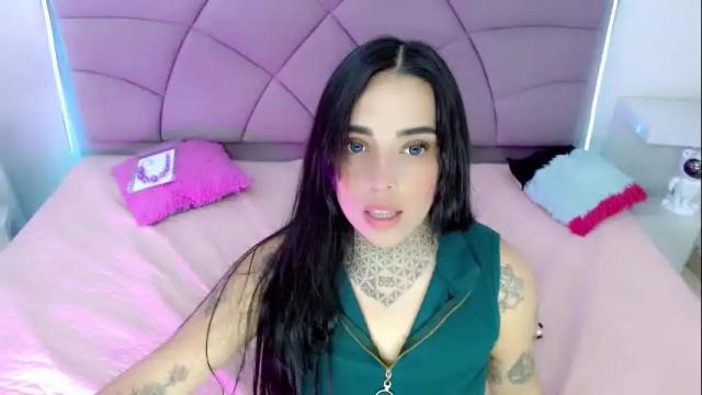 Image 10 of carolaine01 Stream on Chaturbate on 13 days ago