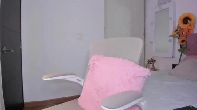 Image 11 of caroliine__ Stream on Chaturbate on 13 months ago