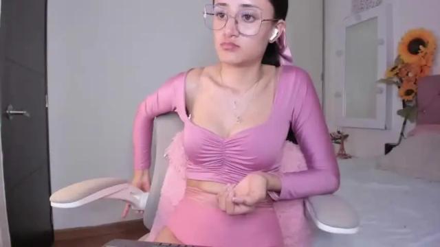 Image 8 of caroliine__ Stream on Chaturbate on 13 months ago
