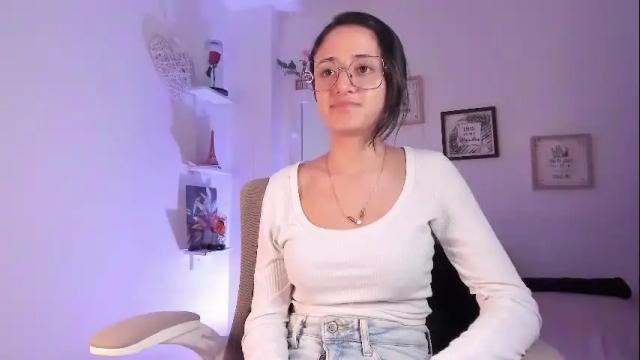 Image 4 of caroliine__ Stream on Chaturbate on 1 month ago