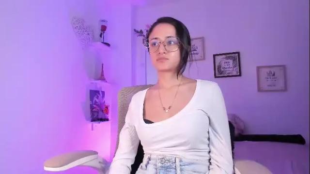 Image 7 of caroliine__ Stream on Chaturbate on 1 month ago