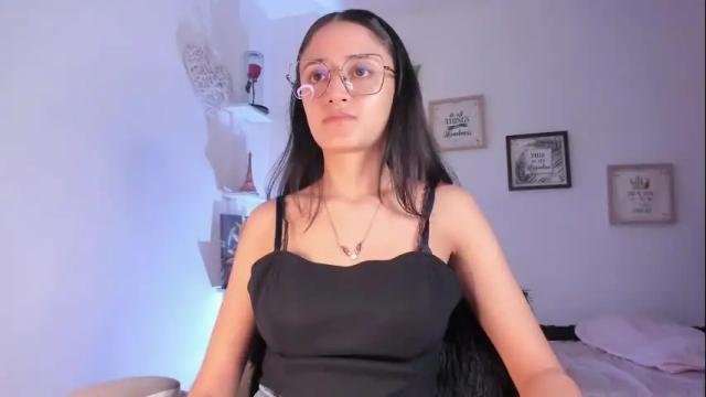 Image 2 of caroliine__ Stream on Chaturbate on 1 month ago
