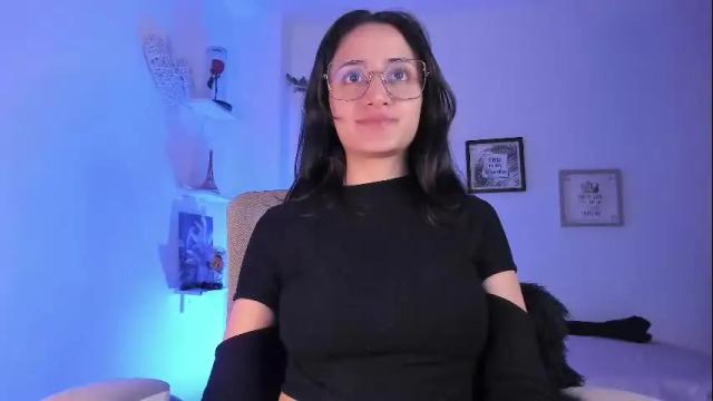 Image 3 of caroliine__ Stream on Chaturbate on 1 month ago