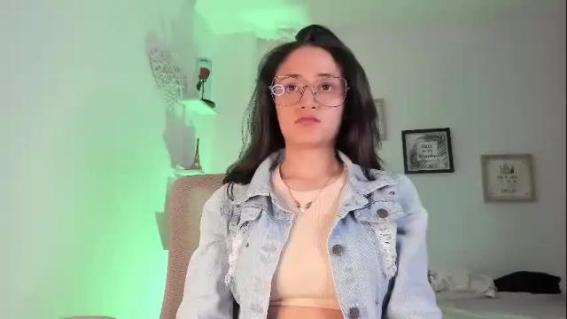 Image 4 of caroliine__ Stream on Chaturbate on 1 month ago