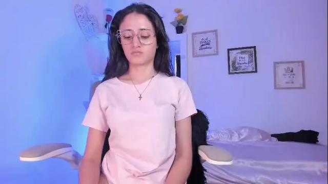 Image 2 of caroliine__ Stream on Chaturbate on 27 days ago