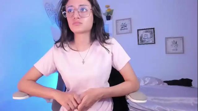 Image 3 of caroliine__ Stream on Chaturbate on 27 days ago
