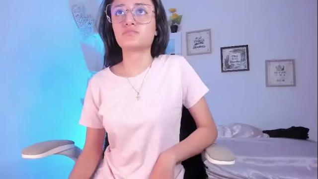 Image 4 of caroliine__ Stream on Chaturbate on 27 days ago