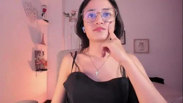 Image 4 of caroliine__ Stream on Chaturbate on 21 days ago