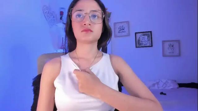 Image 3 of caroliine__ Stream on Chaturbate on 15 days ago