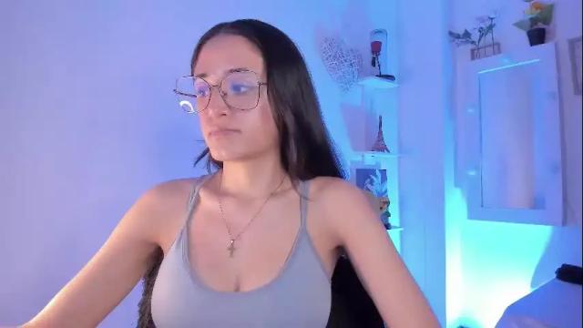 Image 3 of caroliine__ Stream on Chaturbate on 14 days ago