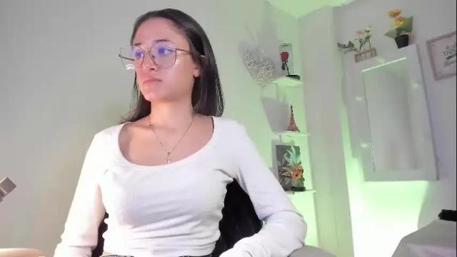 Image 11 of caroliine__ Stream on Chaturbate on 11 days ago