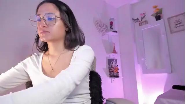 Image 2 of caroliine__ Stream on Chaturbate on 11 days ago