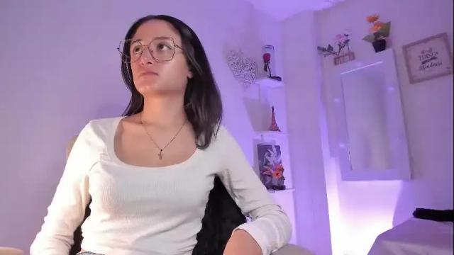 Image 3 of caroliine__ Stream on Chaturbate on 11 days ago