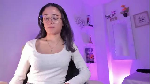 Image 4 of caroliine__ Stream on Chaturbate on 11 days ago