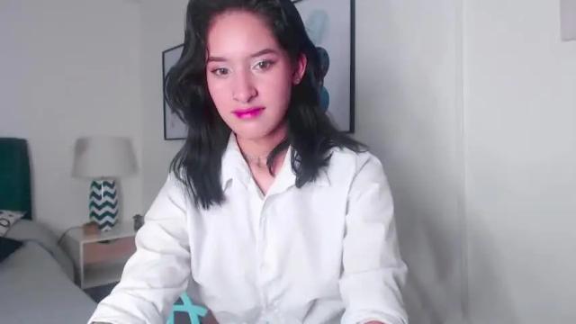 Image 2 of caroliineforbes Stream on Chaturbate on 19 months ago