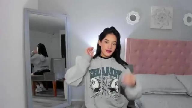 Image 10 of caroliineforbes Stream on Chaturbate on 19 months ago