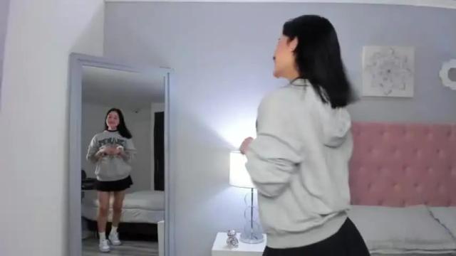 Image 2 of caroliineforbes Stream on Chaturbate on 19 months ago