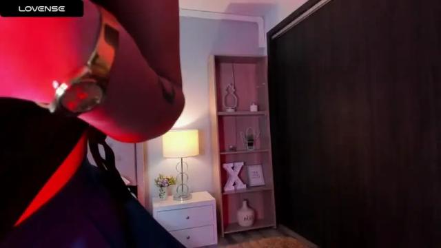 Image 3 of caroliineforbes Stream on Chaturbate on 15 months ago