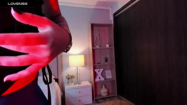 Image 4 of caroliineforbes Stream on Chaturbate on 15 months ago