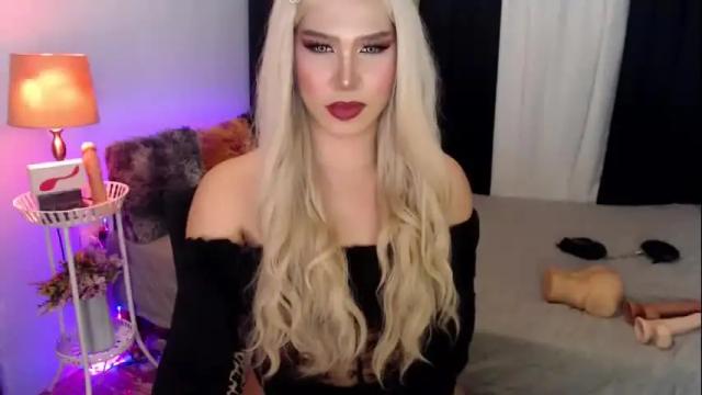 Image 2 of carolina143grey Stream on Chaturbate on 17 months ago