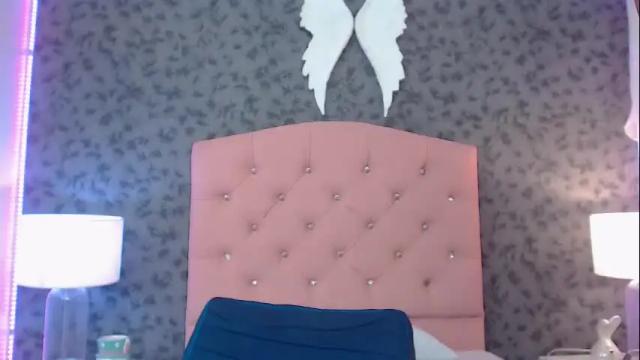 Image 2 of carolina_benneett Stream on Chaturbate on 1 month ago