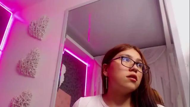Image 2 of carolina_benneett Stream on Chaturbate on 9 days ago