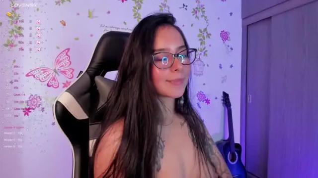 Image 3 of carolina_castro1 Stream on Chaturbate on 13 months ago