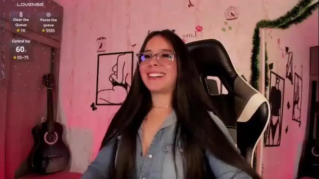 Image 3 of carolina_castro1 Stream on Chaturbate on 4 months ago