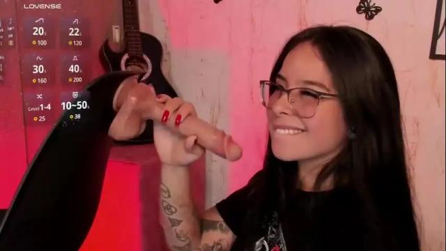 Image 12 of carolina_castro1 Stream on Chaturbate on 4 months ago