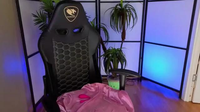 Image 4 of carolina_winter Stream on Chaturbate on 12 months ago