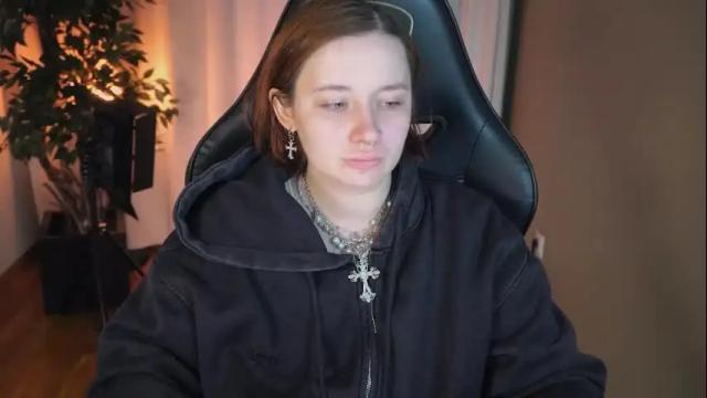 Image 3 of carolina_winter Stream on Chaturbate on 29 days ago