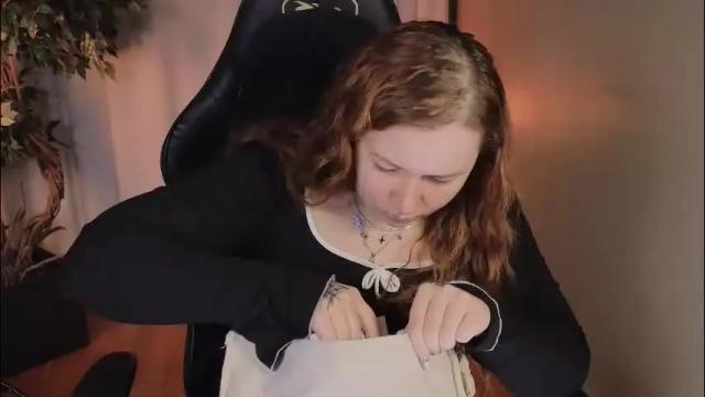 Image 4 of carolina_winter Stream on Chaturbate on 2 months ago