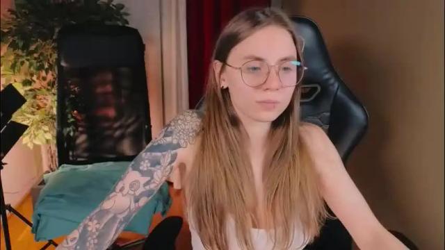 Image 4 of carolina_winter Stream on Chaturbate on 1 month ago