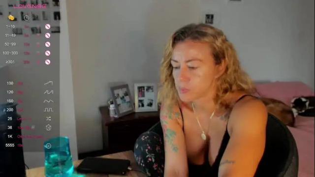 Image 11 of carolina_zaens Stream on Chaturbate on 2 months ago