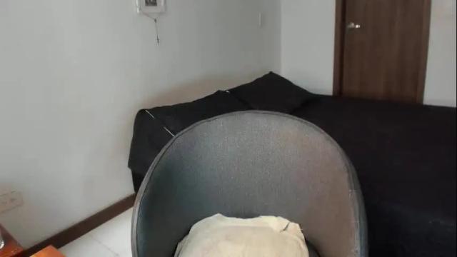 Image 4 of carolina_zaens Stream on Chaturbate on 27 days ago