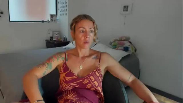 Image 4 of carolina_zaens Stream on Chaturbate on 14 days ago